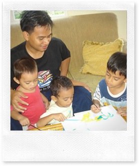 ayah-anak-menggambar